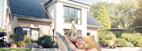 Mit leistungsstarken PV-Modulen und ausgefeilten Stromspeichern werden Sie unabhängiger Energieerzeuger.