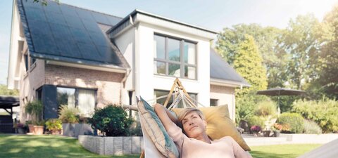Mit leistungsstarken PV-Modulen und ausgefeilten Stromspeichern werden Sie unabhängiger Energieerzeuger.