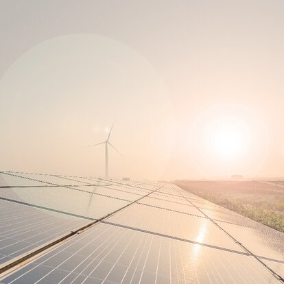 1.500 PV-Anlagen und Speicher mit einer installierten Leistung von 10,5 MWp. 1.500 PV-Anlagen und Speicher mit einer installierten Leistung von 10,5 MWp.
